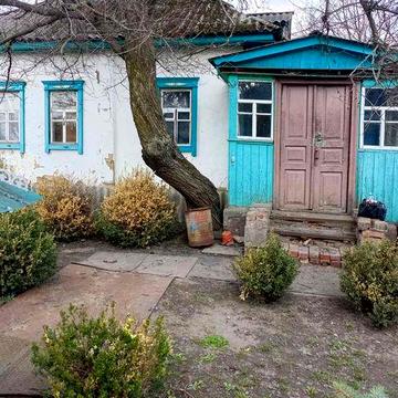 Продам будинок та окрему земельну ділянку в селі підлипне, Конотопського району.