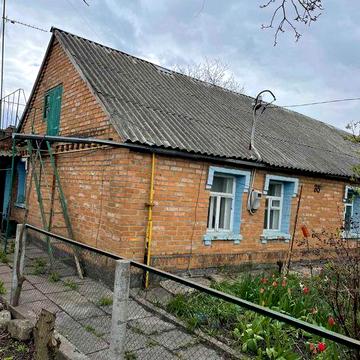 Продам частину будинку в районі училища в гарному і зручному місці