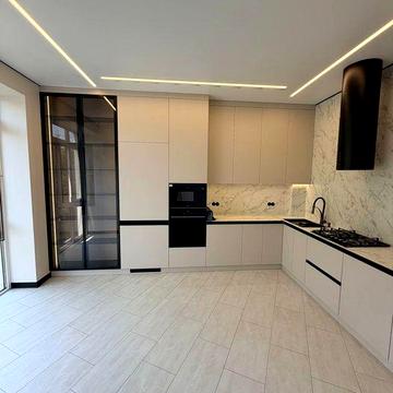 Продаж 4-кімнатної новобудови в центрі Чернівців