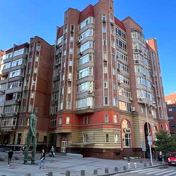 Здам 3 к квартиру центр Виконкомівська