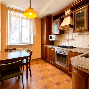 4-кімнатна квартира в центрі Полтави, вул. Соборності, сталінка