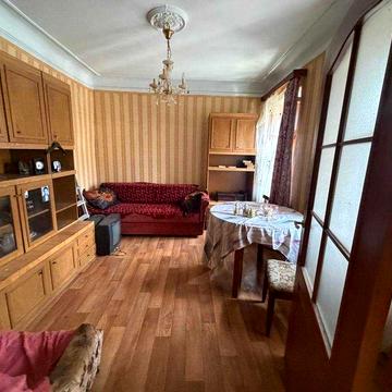 Продам 2 комнатную квартиру в центре