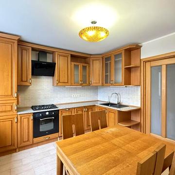 Продаж 2-к квартири з ремонтом (+ ВЕЛИКА КЛАДОВА У ПОДАРУНОК!)