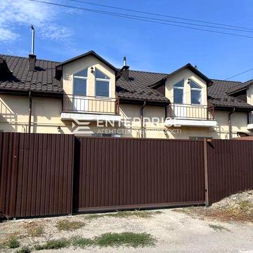 Продаж будинку з ремонтом (Таун хаус) Осокорки ( 5 км метро Славутич)