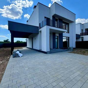 Продаж сучасного двоповерхового будинку