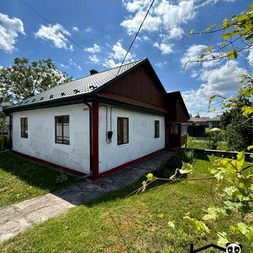 Продається просторий будинок у чудовому районі міста.