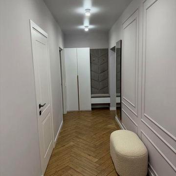 Продається 2-ох кімнатна квартира 64,6 м2  з власною терасою та кладовою.
