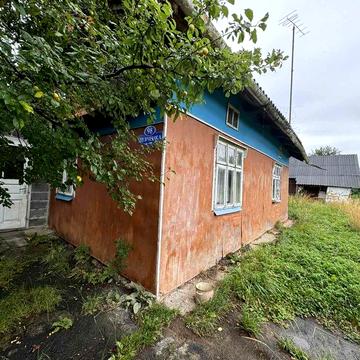 Продається будинок разом з земельною ділянкою (с. Яворів).
