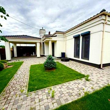 Продаётся дом в Новоалександровке с современным ремонтом