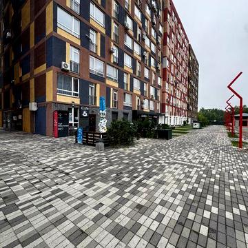 Дворівнева квартира з частковим ремонтом в Крюківщині!Без Комісії!