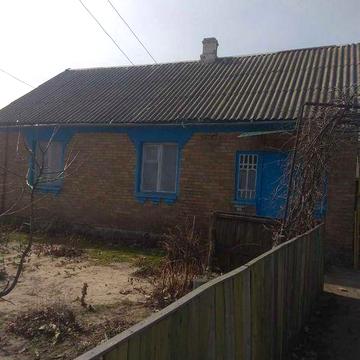 Будинок у селі Лютіж