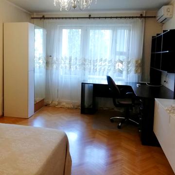 Архітектора Вербицького вул., 12