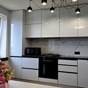 Продам 4-к. елітну  квартиру в центрі