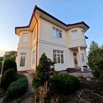 Сдам дом 5 комнат 250 м .гараж,подвал.Киевский район