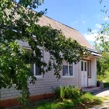 Чудовий будинок в селі Бабриця на канівщині.                                          .
