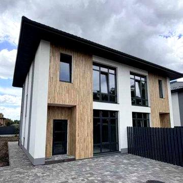Сучасний дуплекс з газом та власною ділянкою поруч із Києвом
