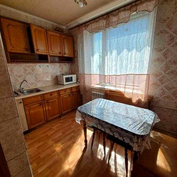 Продам (продаж) 2 комнатную (кімнатну) квартиру біля ТРК Україна