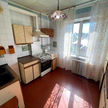 Продаж 2-ної квартири,4й мікрорайон.