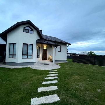 Новий сучасний будинок у Крихівцях – повністю готовий до проживання