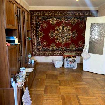 Продам 1 кім. квартиру по Середній вул.