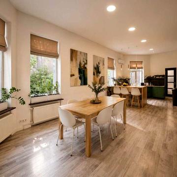 Представницький окремий будинок 750 м² на вул. Редутній  под офіс