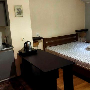1-кім.кв-ра Б.Хмельницького(р-н Підзамче)близько до центру.Вільна.