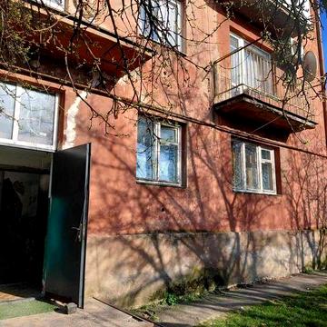 Продаж 2 кімн. в. Лисенка М.6 ДОСИ 1 поверх 43м.без ремонт.Мож обмін