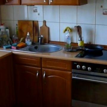 Сдам 3-х кв в центре много спальных  мест для  5-7 мужчин   можно на 1 мес и больше