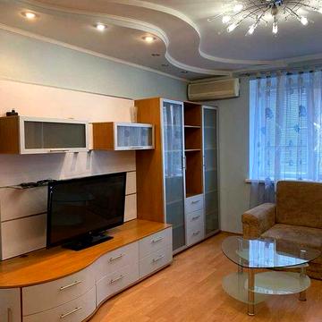 сдам 2к квартиру в центре, пр. Поля, низ