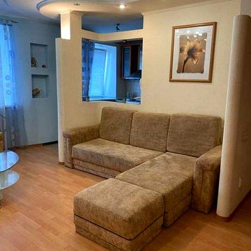 сдам 2к квартиру в центре, пр. Поля, низ