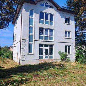 Продається трьохповерховий будинок в м.Монастириська (210$ м²)