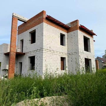 Продаж недобудованого будинку 250 м2 в чудовому районі