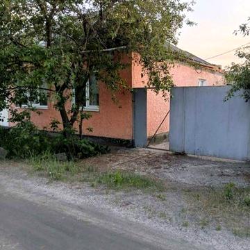 Продам полвину будинку. Р-н  Лелеківка. Окремий двір