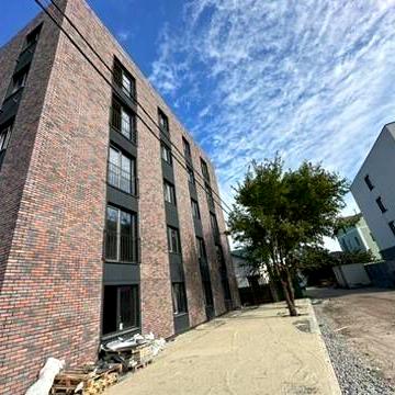 Продам 2 кімнатну кв. 63 кВ.м. с. Гатне ЖК Інститутська