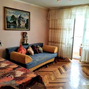 Продам 3-кімнатну квартиру на третьому поверсі