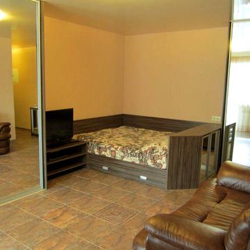 Продам 1-к квартиру студию в центре (вул. Січових стрільців 19)