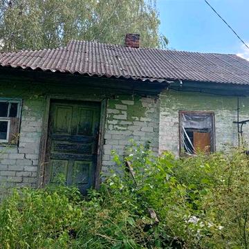 Продається  хата в селе Полуботки 2 км от Чернігова,приватизованої землі 0.25 га,+ 0.15 не приватизованої,сараї,колодязь,погреб,і т.д