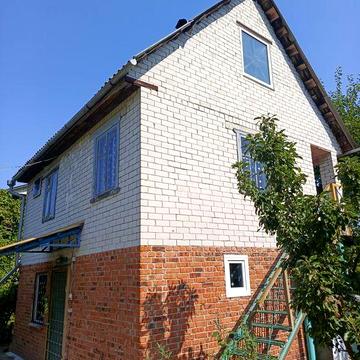 Продаж дачі з каміном ,гаражем та альтанкою