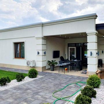 Продаётся классный капитальный дом в Новоалександровке с бассейном и камином