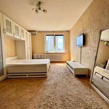 БЕЗ %. Продам 1к квартиру у м. Києві, пров. Феодосійський, 14, метро Деміївська.