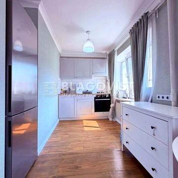 Продаж 1-кімнатної квартири 30,2м2 вул.Кирилівська 115/3 Куренівський парк