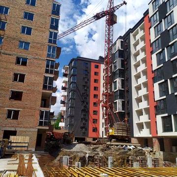 Продаж 1 кім. квартири з частковим ремонтом поблизу центру.