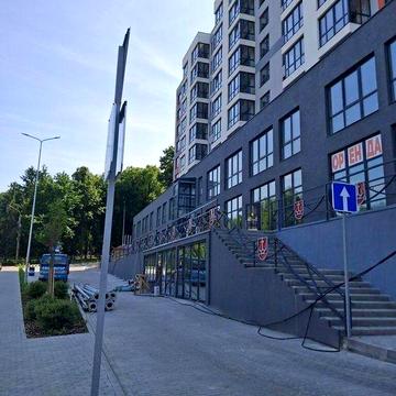 Продається простора 2-кімнатна квартира в новобудові в центрі Замостя