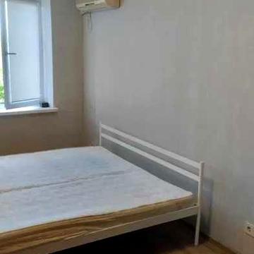 Здається 1-кімнатна квартира на Райдужному масиві біля озера.