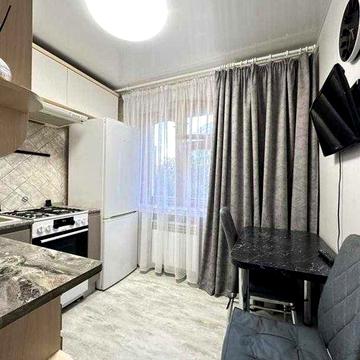 Продам 2к. кв. метро Масельского.