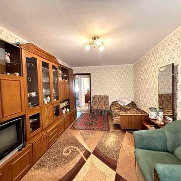 Продаю затишну 2-кімнатну квартиру. Космонавтів