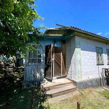 Продам будинок центральна вулиця