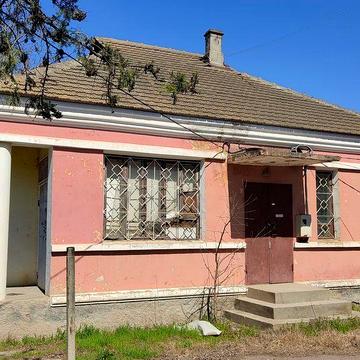 Дом под капитальный   ремон 12000$т