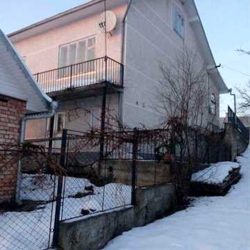Продається будинок з меблями в місті Снятин, вул. Горіхова,21А, 2 поверхи