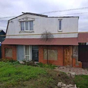 Двоповерховий будинок у центрі